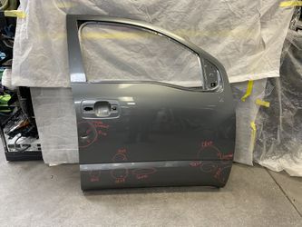 2016-2020 Nissan Titan Passenger Right Front door 