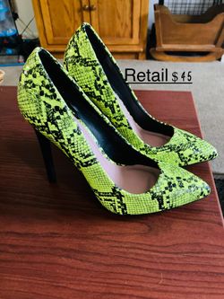 GREEN/YELLOW SNAKE HEELS SIZE 7 NEW!