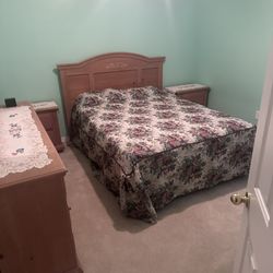 Bed Room Set Like New 