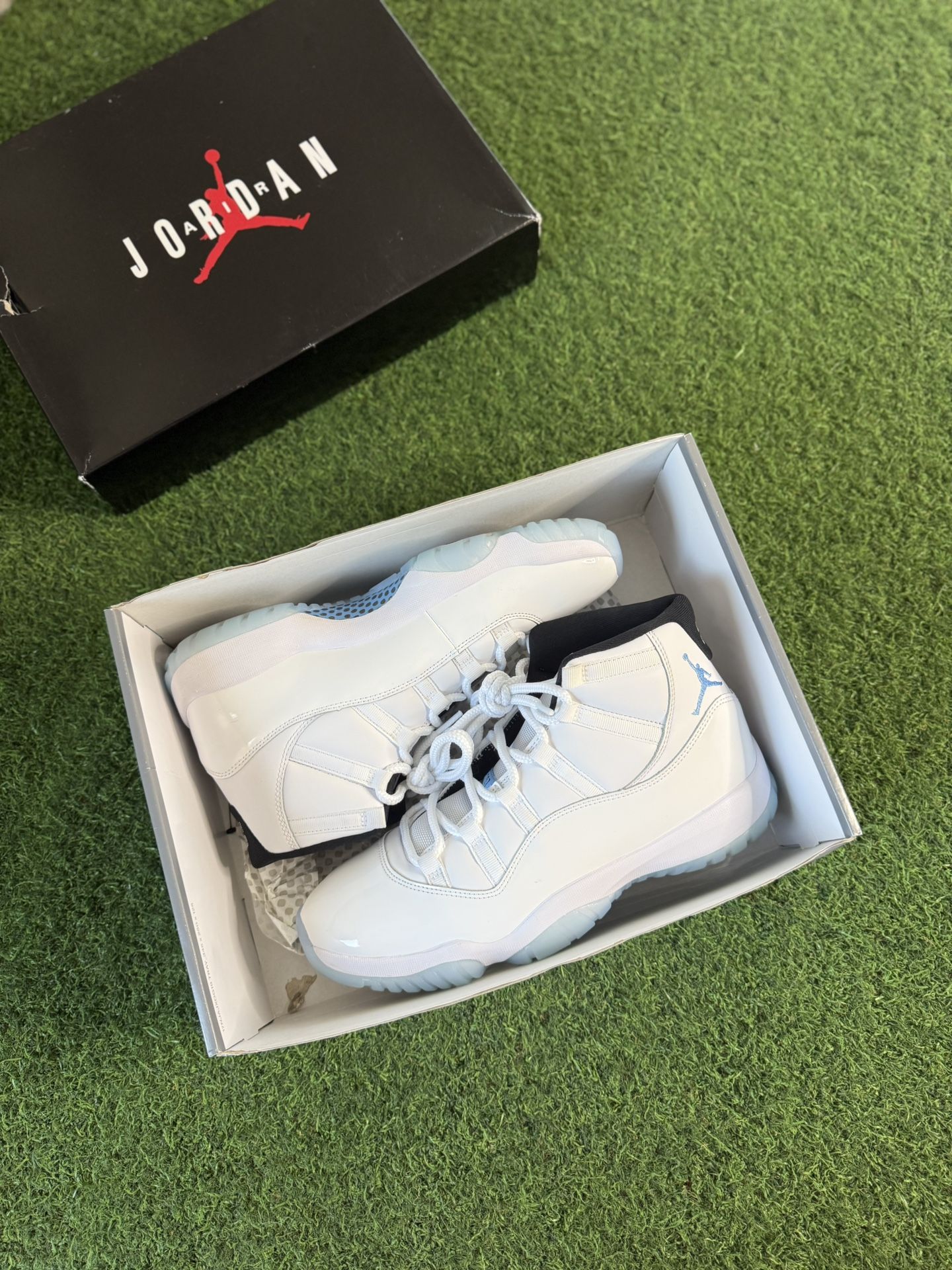 Jordan 11 Legend Blue 