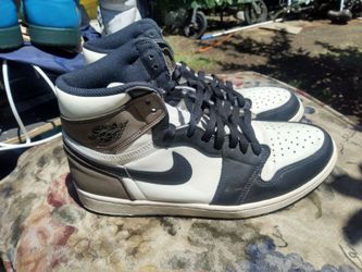 Air Jordan 1 Retro High OG "Dark Mocha” - Mens  Size 10.5
