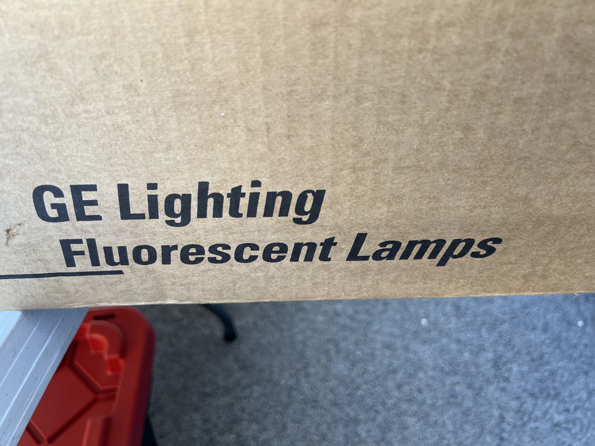 Case Of 36 F28T8/SP35/UMX/ECO Fluorescent Lights 