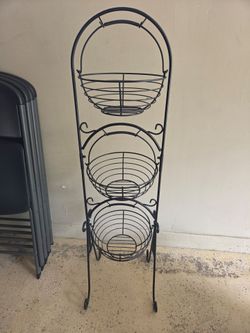Three yoer removable basket stand
