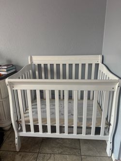 Mini crib