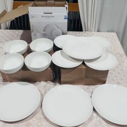 Brand New Mainstays 12-Piece Dinnerware Set – Modern White Stoneware (Service for 4)