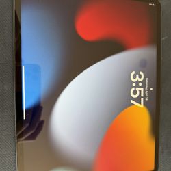 iPad Pro 12.9” (5th Gen, M1) 128GB +  + Case