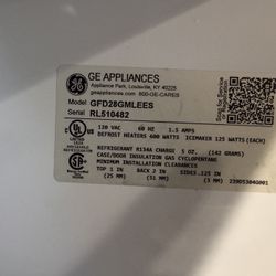 GE Refrigerator – Model GFD28GMLCES – Working but Needs Minor Repair.