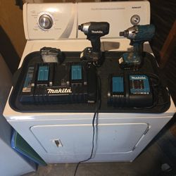 Makita 2 Drills 2 Chargers Stations 1 Dual Charger 3 Batteries