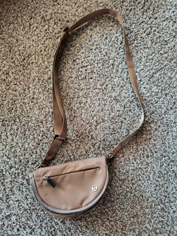 Lululemon 2L all night festival bag