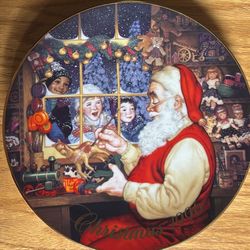 Santa’s Loving Touch 8.5” Avon Porcelain Collectible Plate 