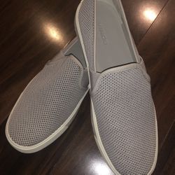 Vince Womens Grey Preston Woven Linen Slip On sneakers. Size 7.5.Floor model.$195