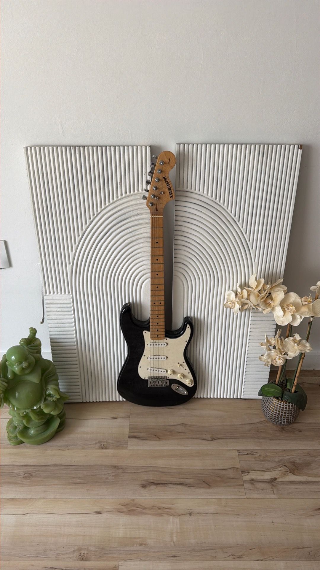 Black Electric Guitar 🎸