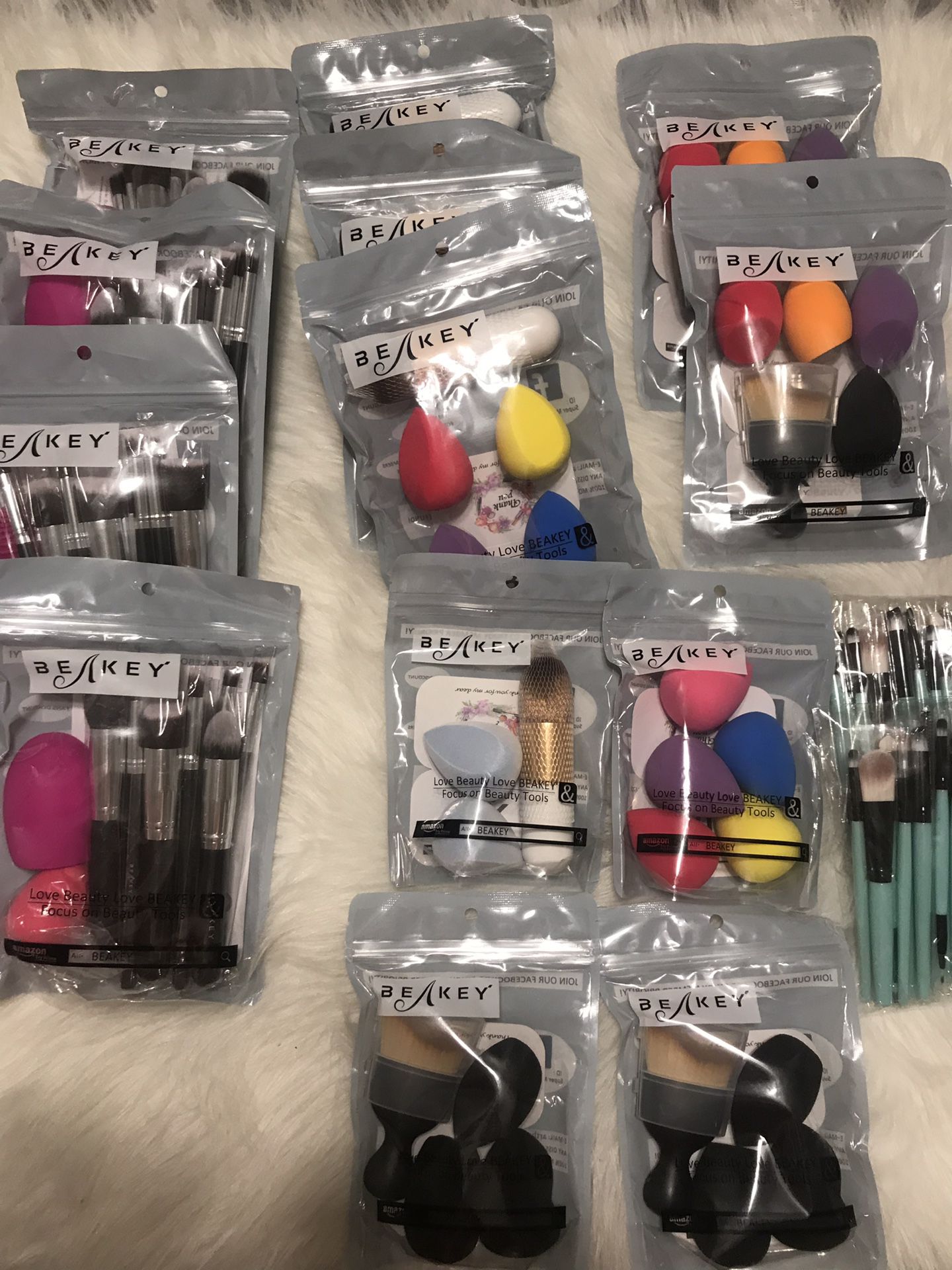 Brand New variety types of makeup Brush sets, Beauty Blenders, prices starting at $10.00 and go up to $20.00. Poos, no holds, pick up in Arnold