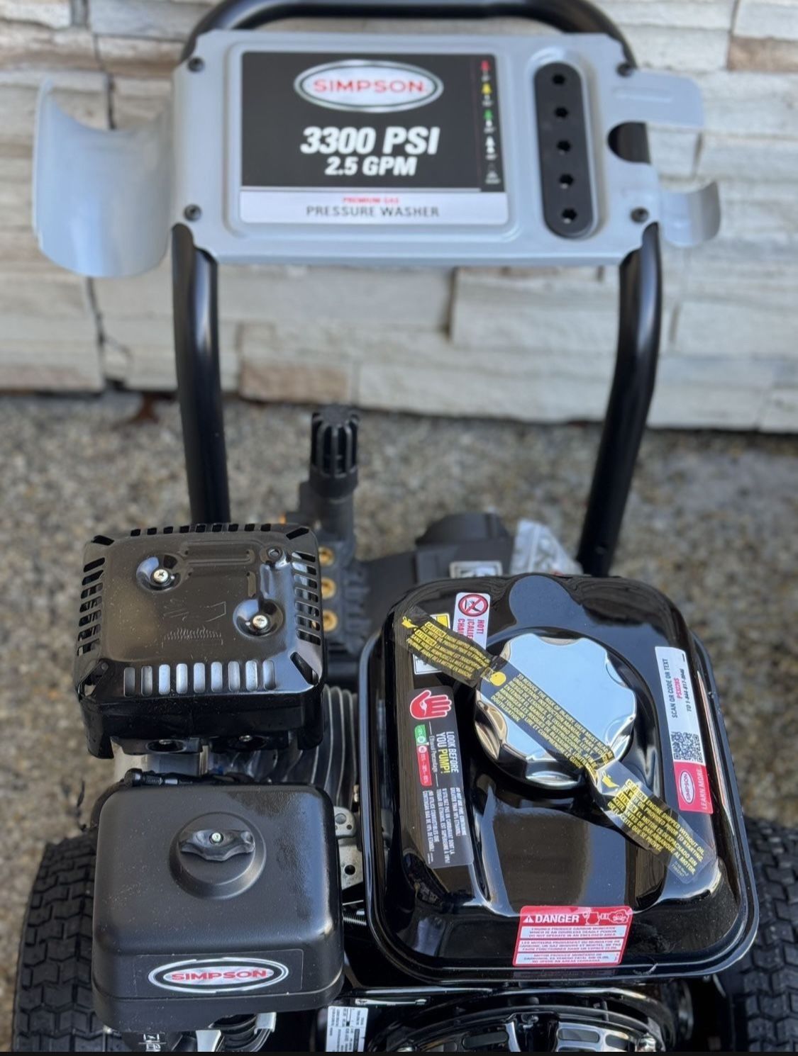 SIMPSON Cleaning PowerShot 3300 PSI Gas Pressure Washer, 2.5 GPM, Honda GX200 Engine, Includes Spray Gun and Extension Wand, 5 QC Nozzle Tips, 5/16-in
