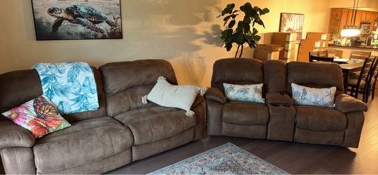 MAJOR PRICE REDUCTION!!Super comfortab ule reclining couch and lovesea t! $600 obo no b