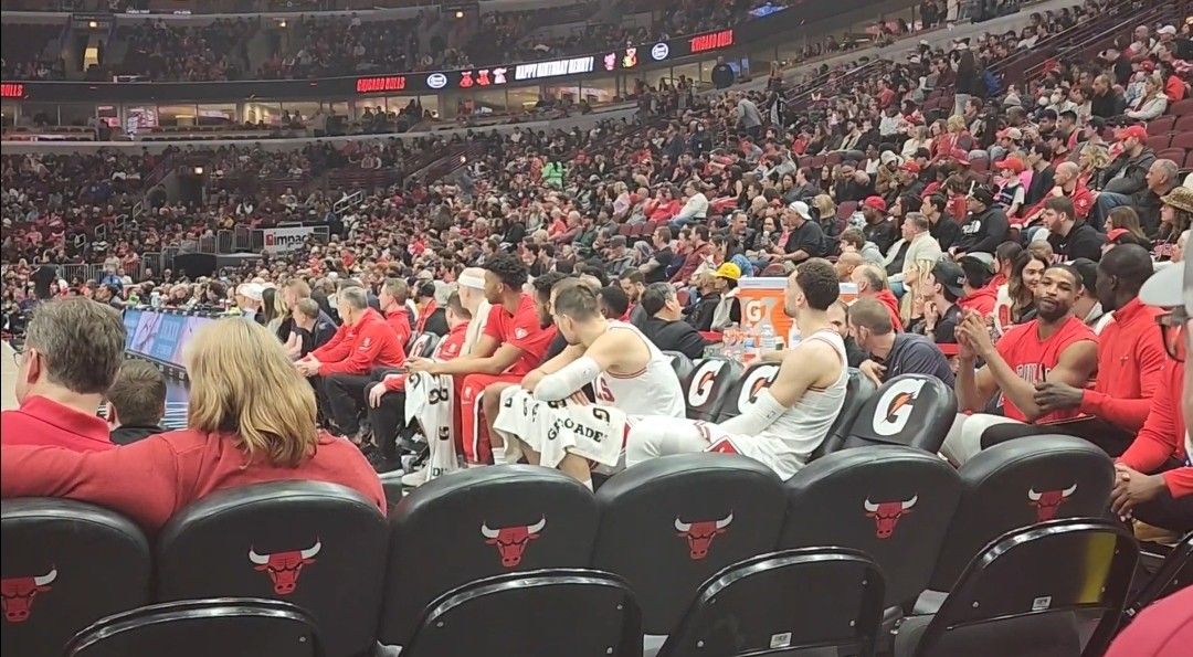 2/6 BULLS VS TIMBERWOLVES - FLOOR ROW B