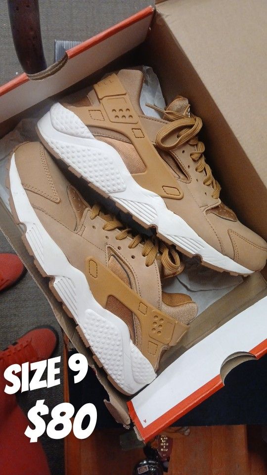 Nike Huarache Size 9