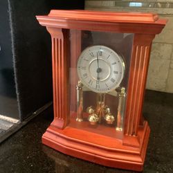 Westminster Mantle Clock With Electric Chime in good working conditions Mint