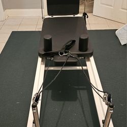 Peta Pilates bed
