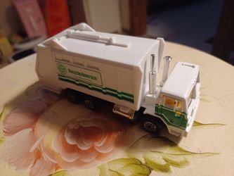 Road Champs Garbage truck