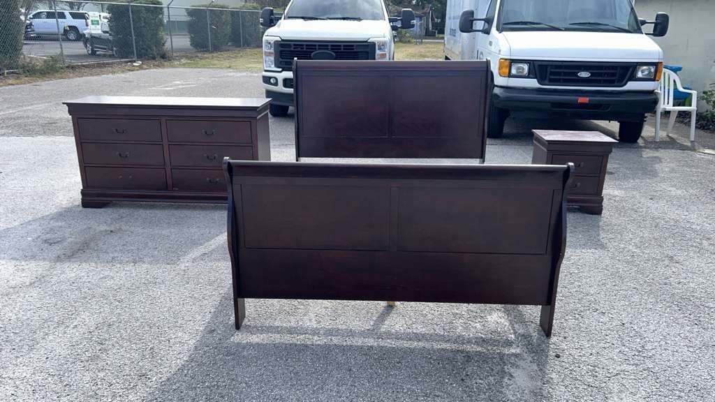 Queen Bedroom Set