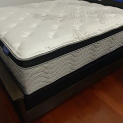 *Manager's Special!!!*---Floor Model Legacy Eurotop Queen Mattresses---50% Off!!!---Store Pickup/Delivery😎