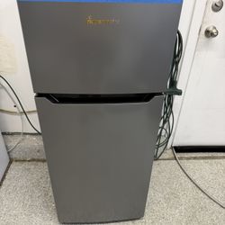 Small Top Freezer Refrigerator