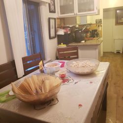 Dinning Room Table And Chairs 