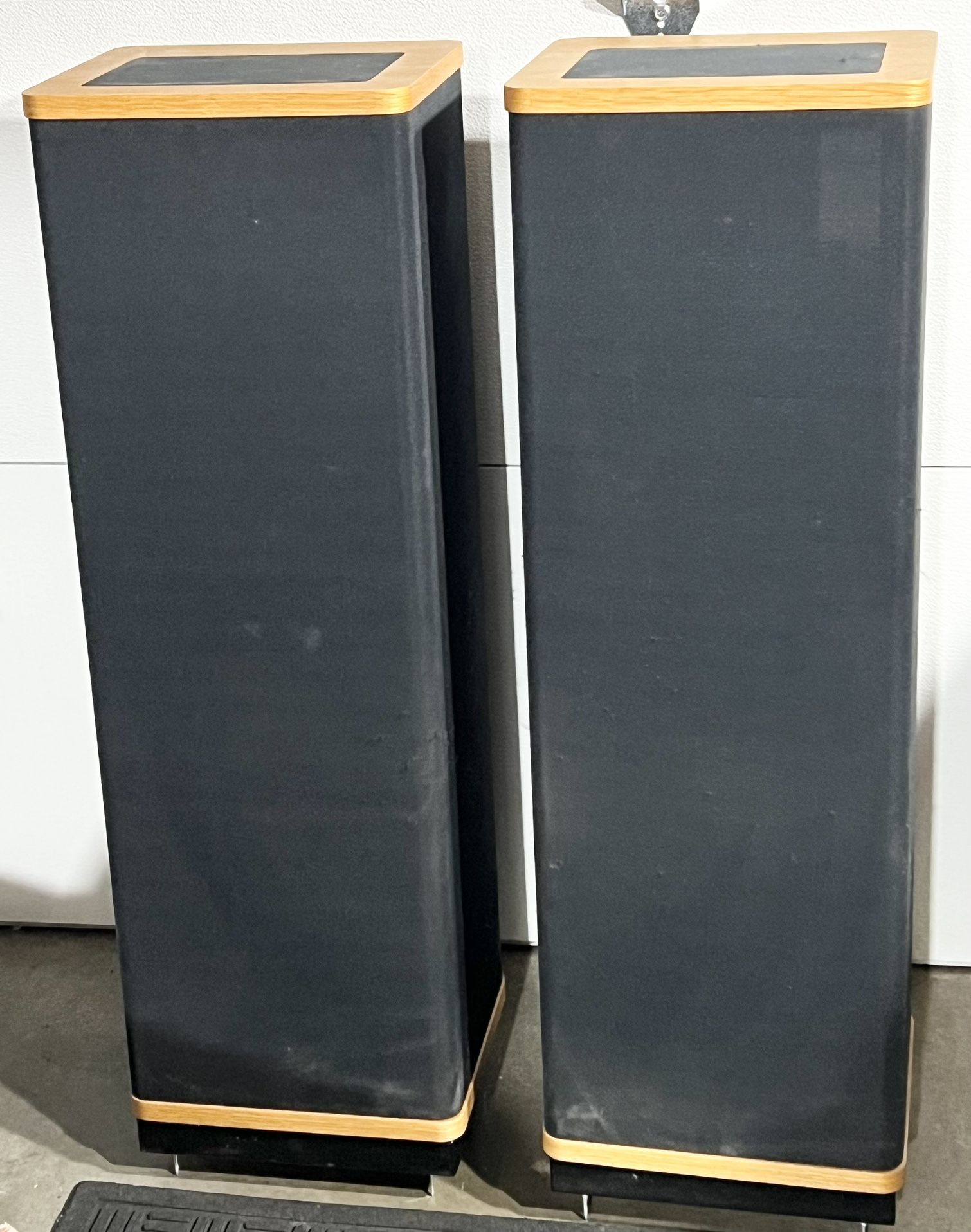 VANDERSTEEN MODEL 1 TOWER SPEAKERS - RARE VINTAGE 5-WAY