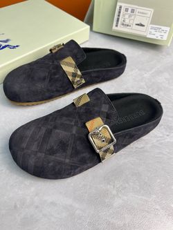 Burr berry suede clogs