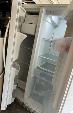 NEED TO SELL!! Frigidaire side by side refrigerator with water and ice maker