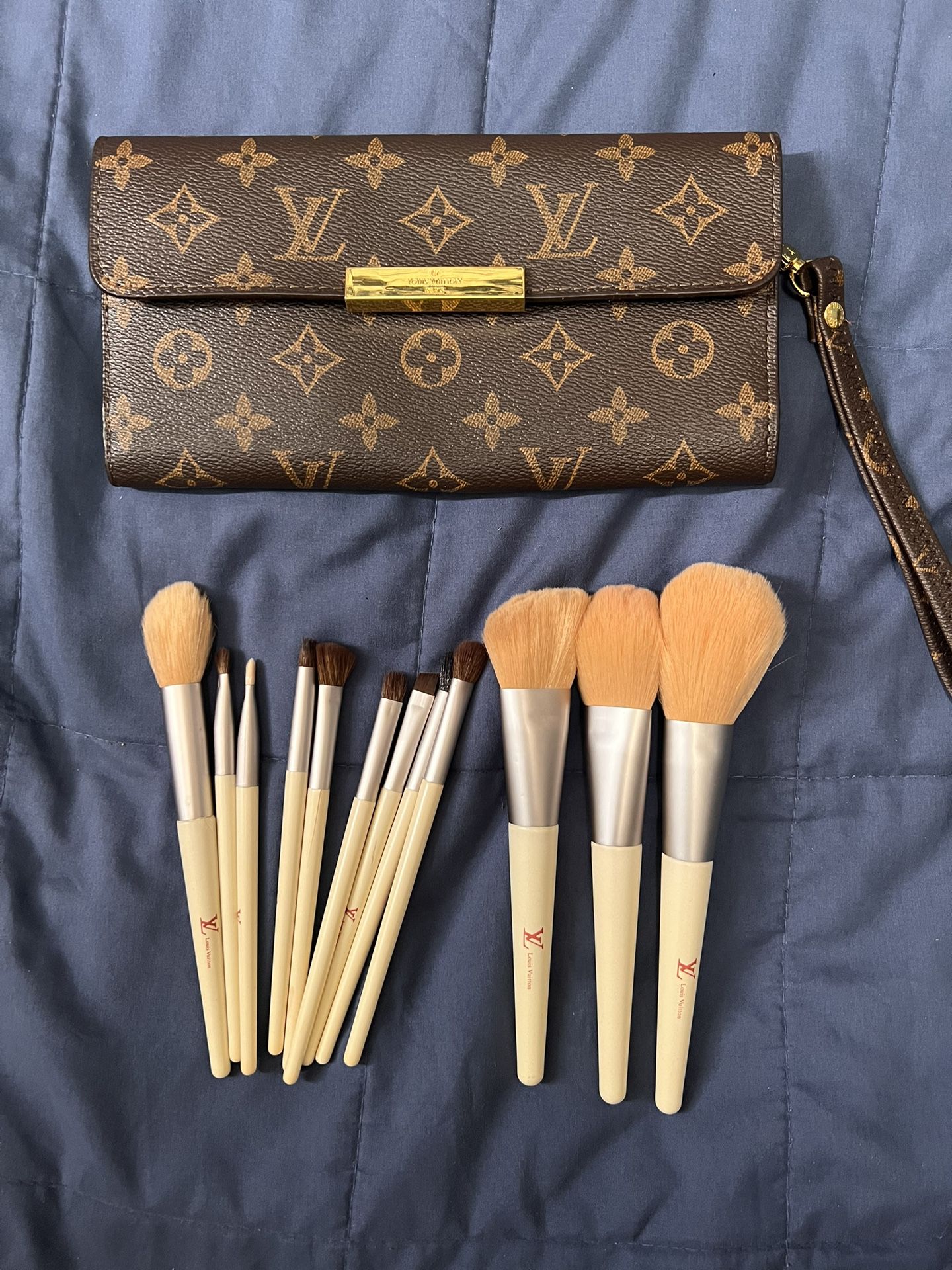 Makeup Brushes & Purse for Sale in Newman, CA - OfferUp