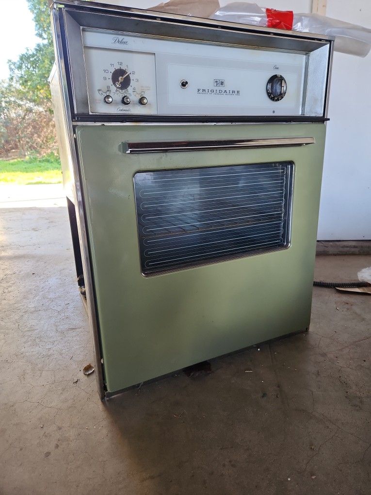 Frigidaire Cookmaster Deluxe Oven