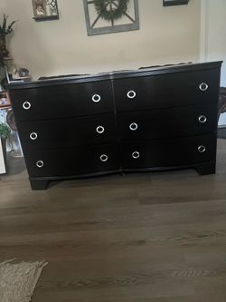 Beautiful Modern dresser Dark Wood large drawer space