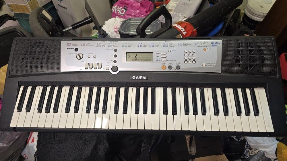 Piano YPT-200