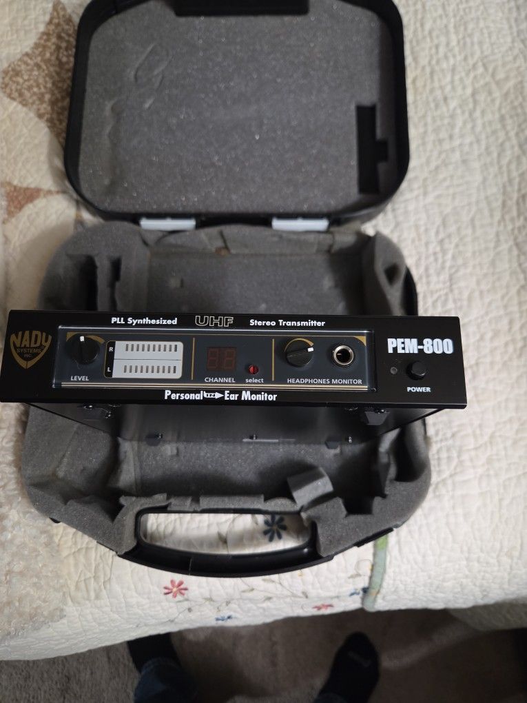 Navy PEM-800 16 CHANNEL IN EAR MONITOR 