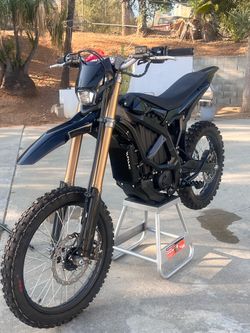 2025 surron ultra bee (READ DESCRIPTION)