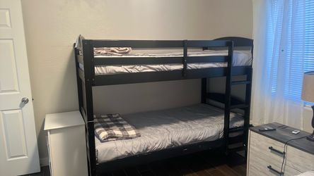 Bunk bed with one white night stand