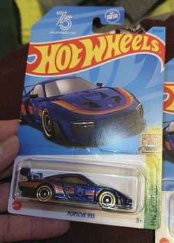 Hot Wheels 2023 Porsche 935 Super Treasure Hunt W/ Regular Variation