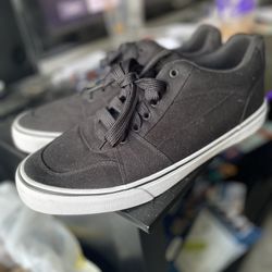 Low Top Vans Black And White 