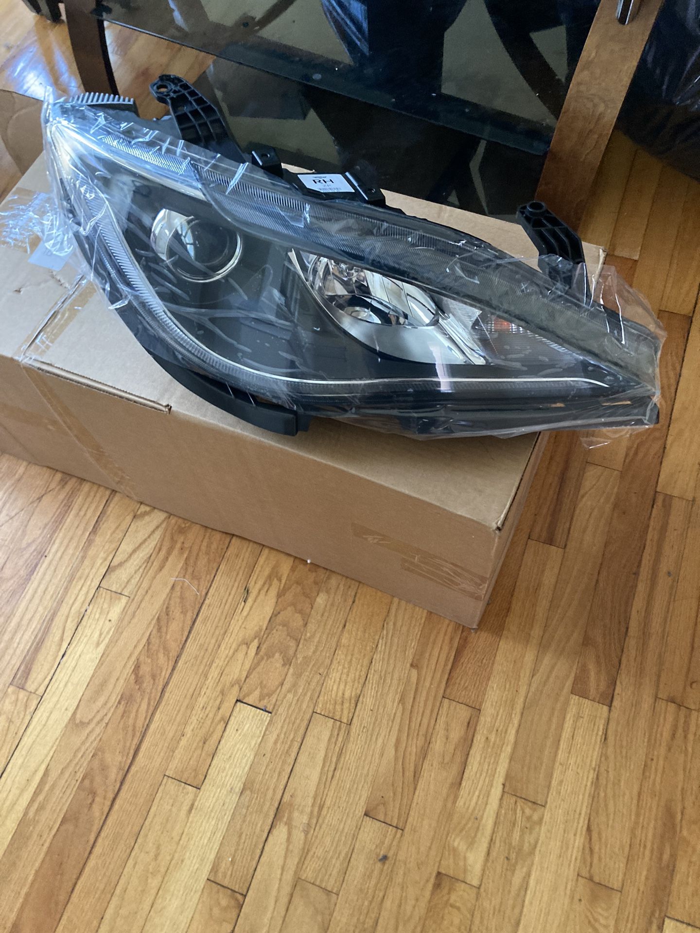 17-20 Chrysler Pacífica Headlight