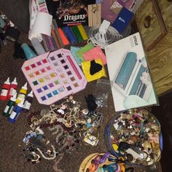  Lots Of Arts, Crafts And Jewlery Stuff