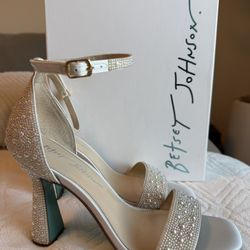 Betsy Johnson Dani Heel Sandal in Ivory Pearl- Size 8