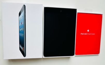 iPad Mini 16GB 1st generation iPad mini, released in 2012 + Cover- CASH ONLY
