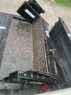 Toomy lift gate