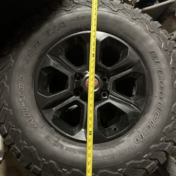 toyota nissan tacoma 4runnes tundra LT 285 -70-R17   SIX LUG