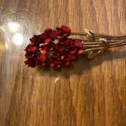 Vintage Avon Red Rose Flower Brooch Pin With Gold Tone Leaves 