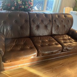 SOFÁ. In Good Condition