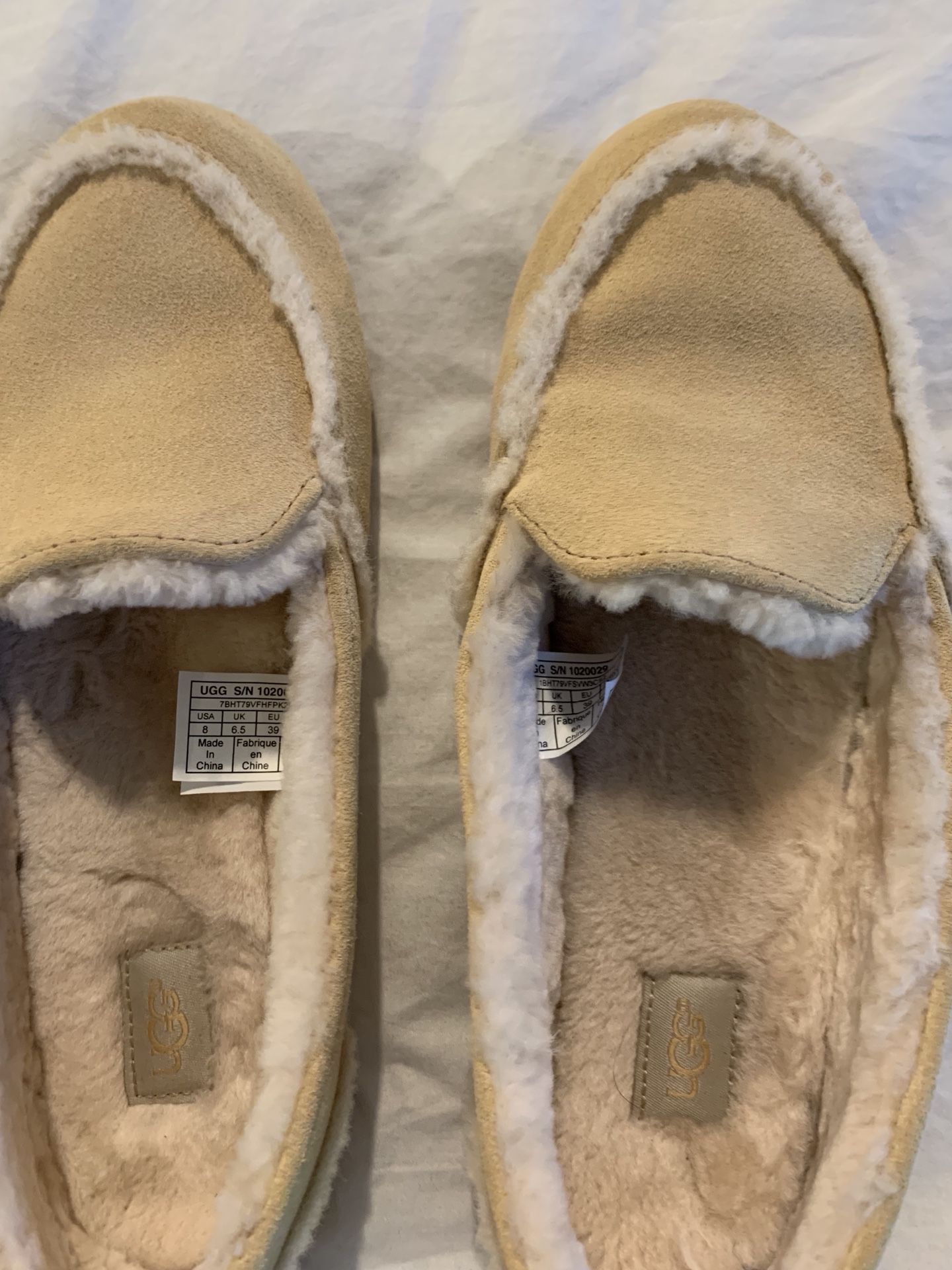 Uggs Hailey Cream Slippers Size 8