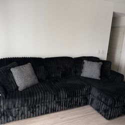 New couch  !! 500$ obo